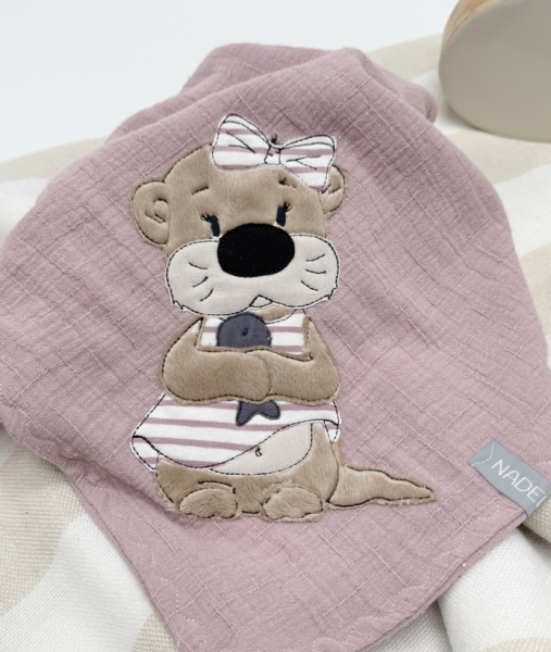Halstuch "Otterdame mit Fisch"